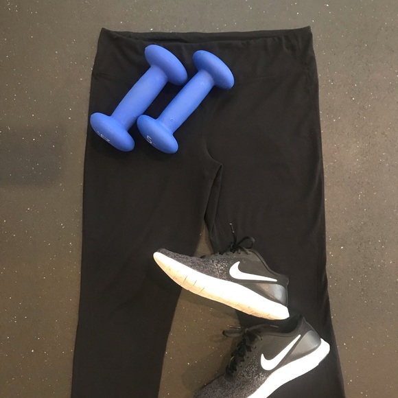 Black Capri GapFit Workout Leggings - Picture 2 of 7